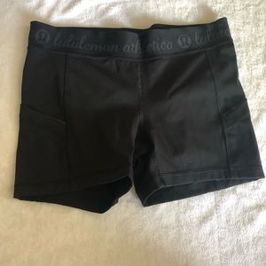 LULULEMON BOOTY SHORTS